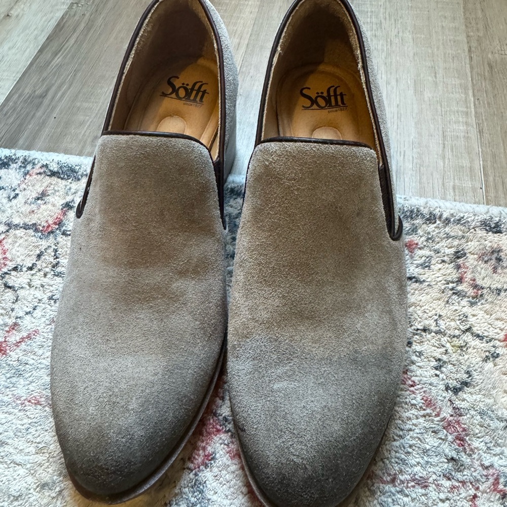 Women’s SOFFT size 7 heeled slip ons. Brand new never worn.